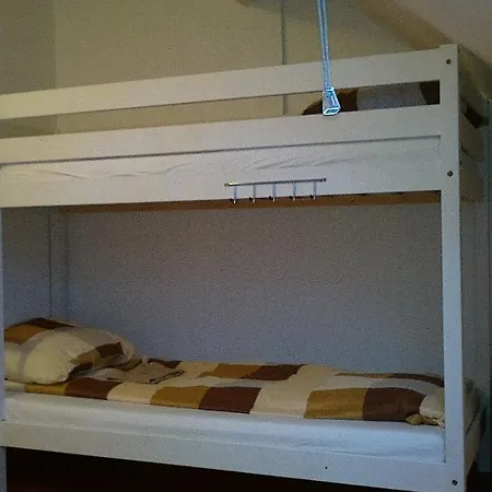 Tom Hostel