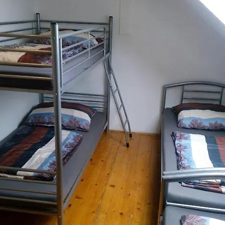 Tom Hostel